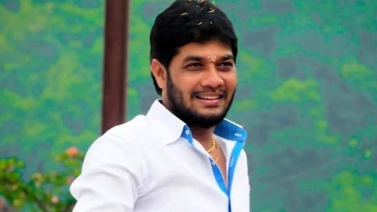 కాకినాడలో వైసీపీ ఎమ్మెల్సీ అనంతబాబు కోసం పోలీసుల గాలింపు..