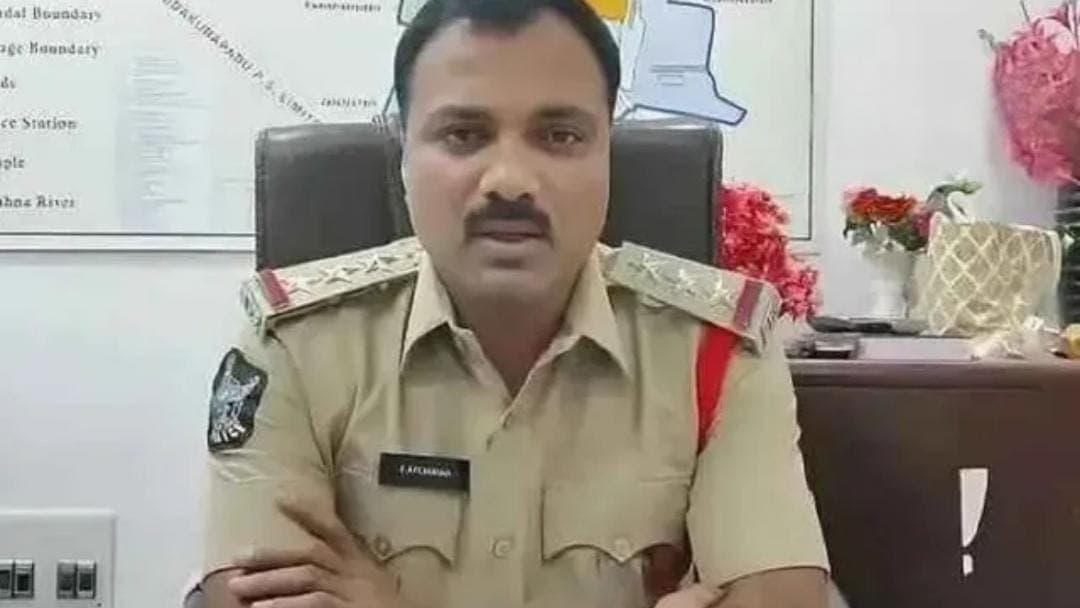 డ్వాక్రా నిధుల గోల్‌మాల్.. ఆరుగురు అరెస్ట్