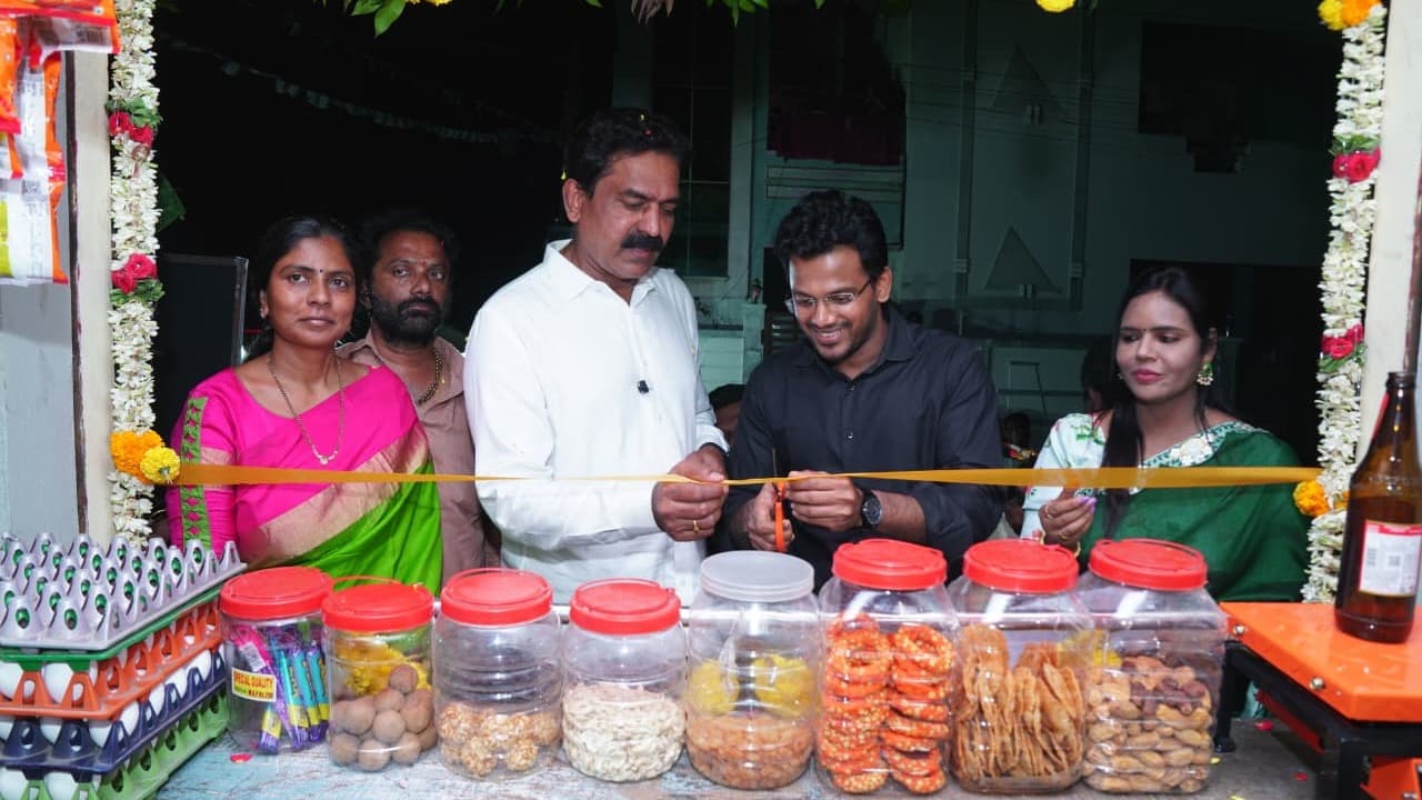 గంగూరులో గ్రీన్ షాప్ ప్రారంభం.. వ్యర్థాలకు బదులుగా సరుకులు