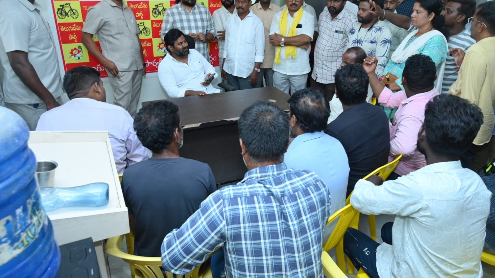 ప్రజా దర్బార్‌లో వినతులు స్వీకరించిన ఎమ్మెల్యే విజయచంద్ర