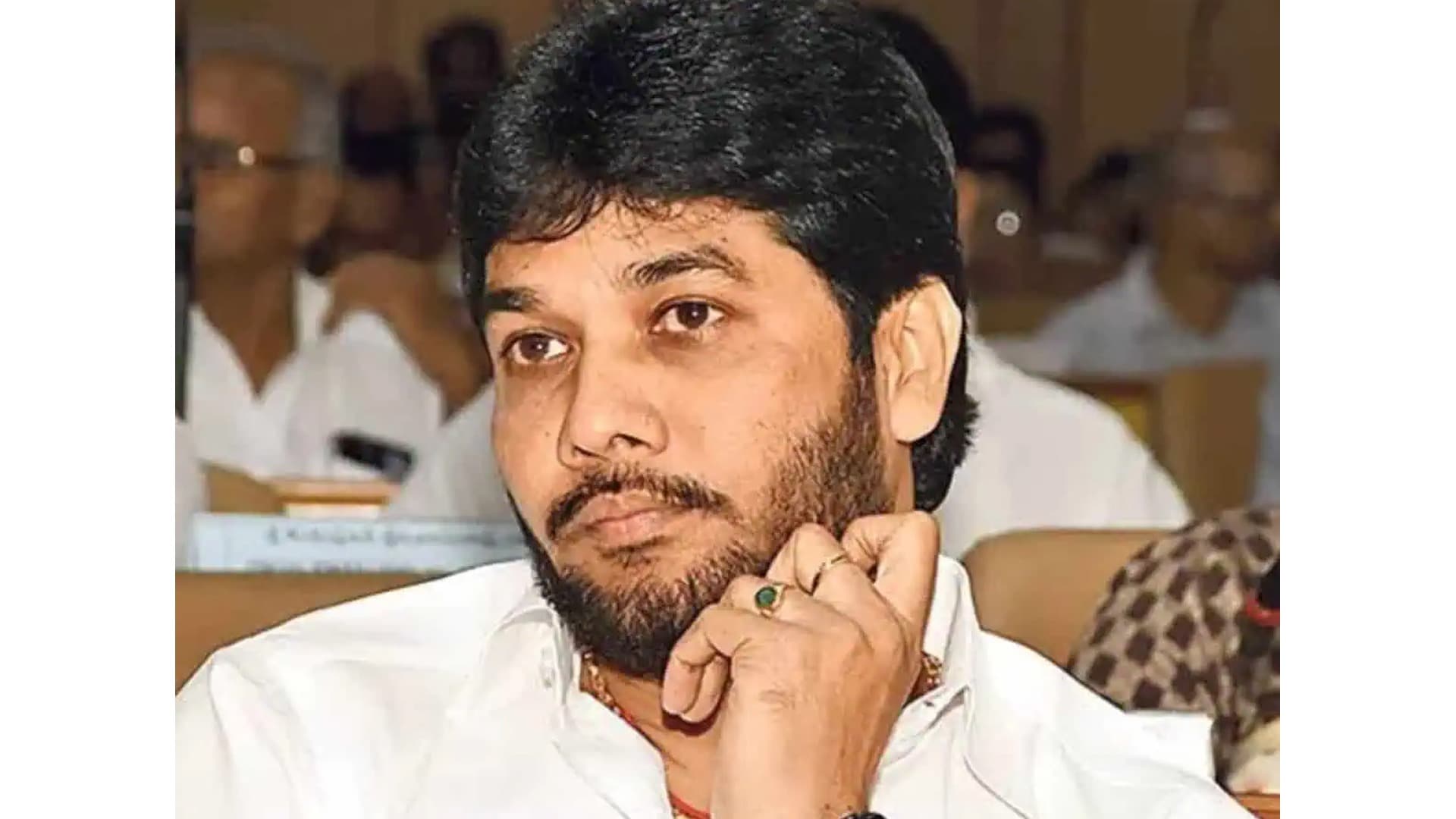 వైసీపీ ఎమ్మెల్సీ అనంతబాబు పరారీ కేసులో సర్పవరం ఇన్‌ఛార్జ్ సీఐ రవికుమార్‌పై బదిలీ వేటు