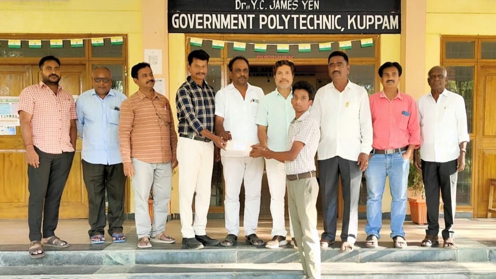 కుప్పం విద్యార్థి హరీష్‌కు చెస్ టోర్నమెంట్‌కు లయన్స్ క్లబ్ ఆర్థిక సాయం