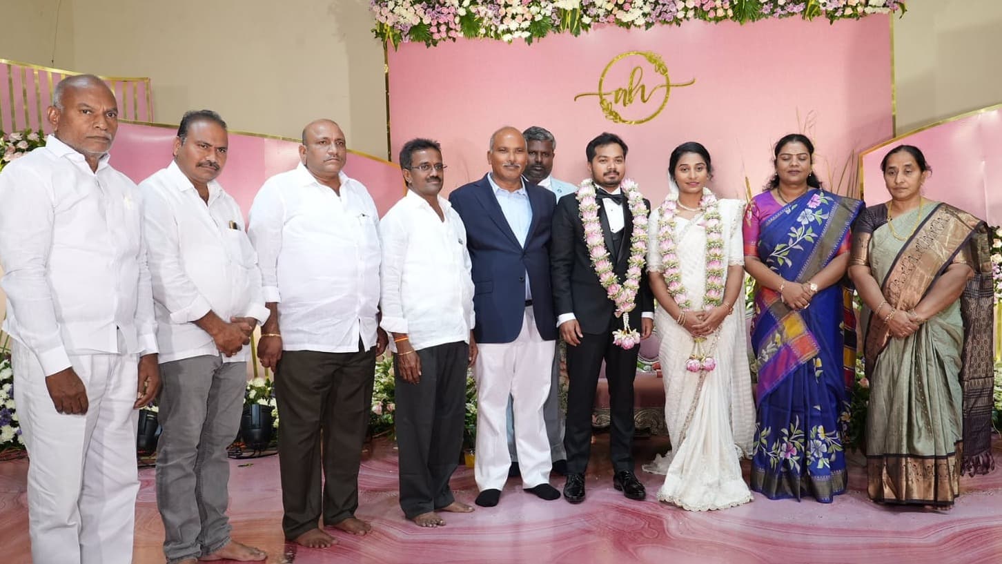 నూతన వధూవరులను ఆశీర్వదించిన ఎమ్మెల్యే తంగిరాల సౌమ్య