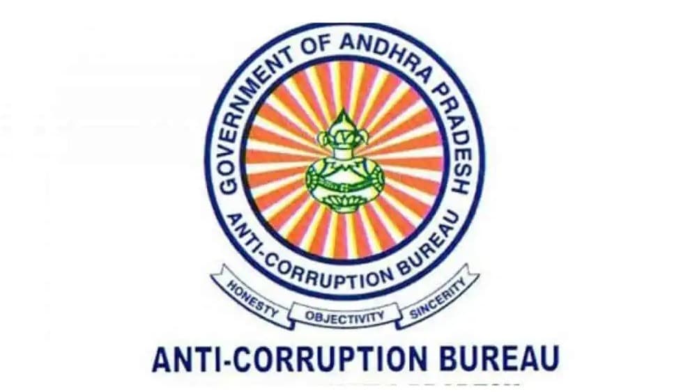 విజయవాడ గవర్నర్‌పేటలో ఏసీబీ సోదాలు..