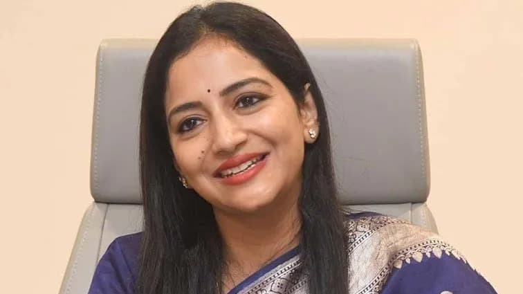 హైదరాబాద్ బీజేపీ కార్యాలయానికి మల్లారెడ్డి కోడలు ప్రీతిరెడ్డి..