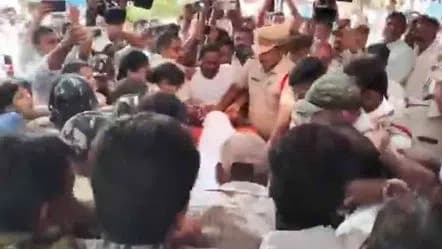 వరంగల్ ముత్తోజిపేటలో ఉద్రిక్తత..