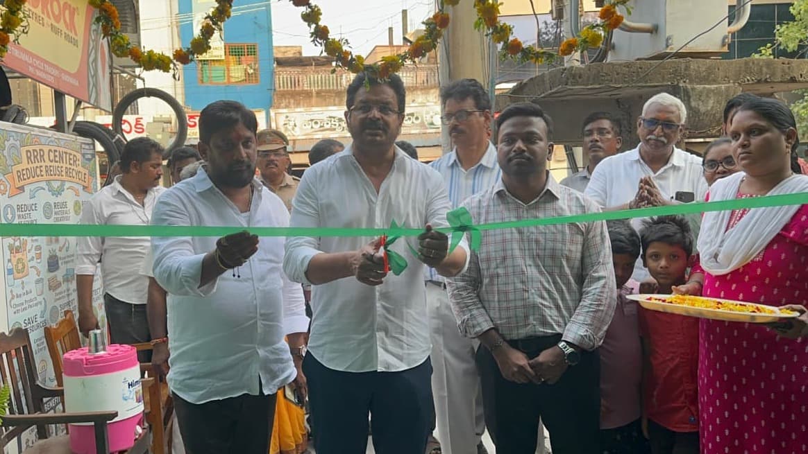 ఇంట్లో వృధా వస్తువులతో పేదలకు సహాయం చేయండి : ఎమ్మెల్యే రాము పిలుపు