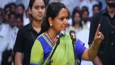 కేసీఆర్‌పై కవిత సంచలన వ్యాఖ్యలు… “మన మనిషి కాదు” అంటూ ఘాటు విమర్శ