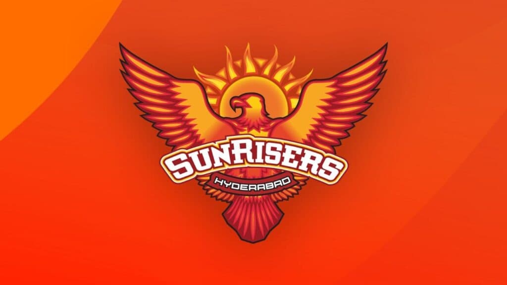టాస్ గెలిచి బౌలింగ్ ఎంచుకున్న హైదరాబాద్