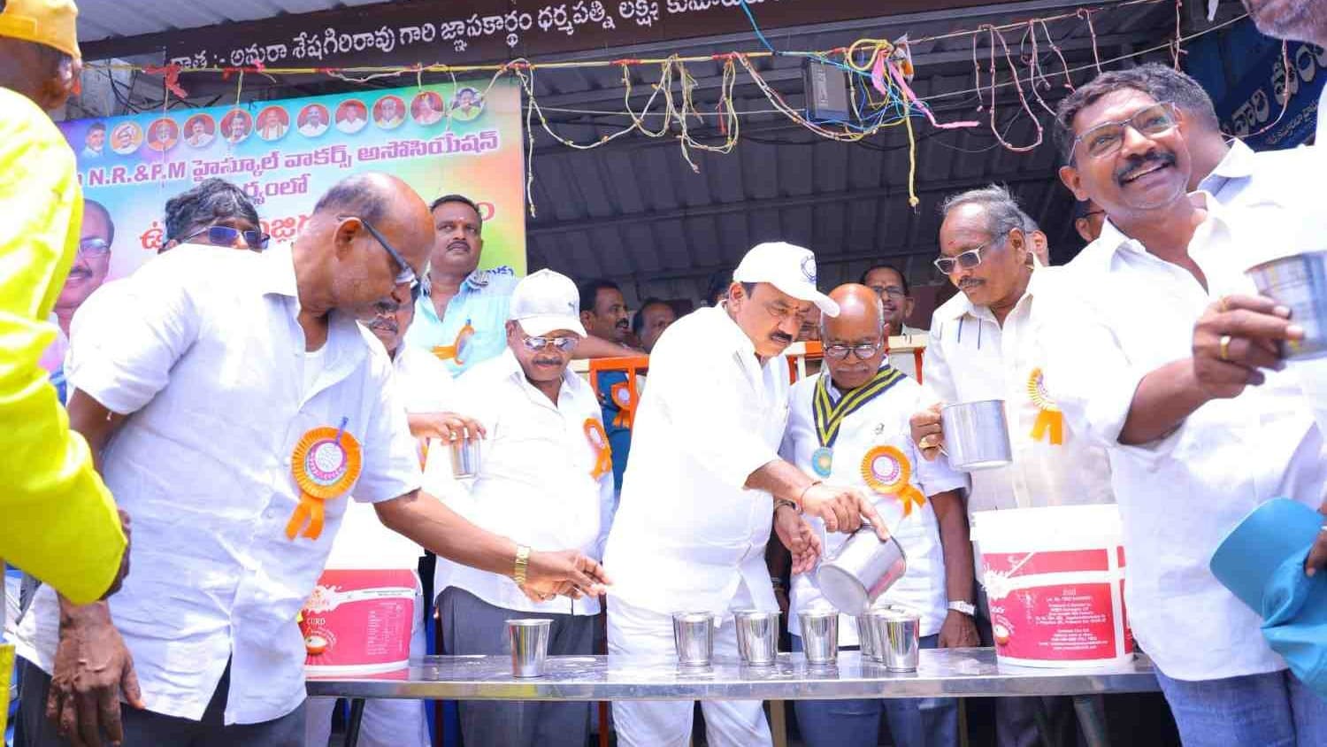 చీరాలలో చలివేంద్రం ప్రారంభం… మజ్జిగ పంపిణీ చేసిన ఎమ్మెల్యే మాలకొండయ్య