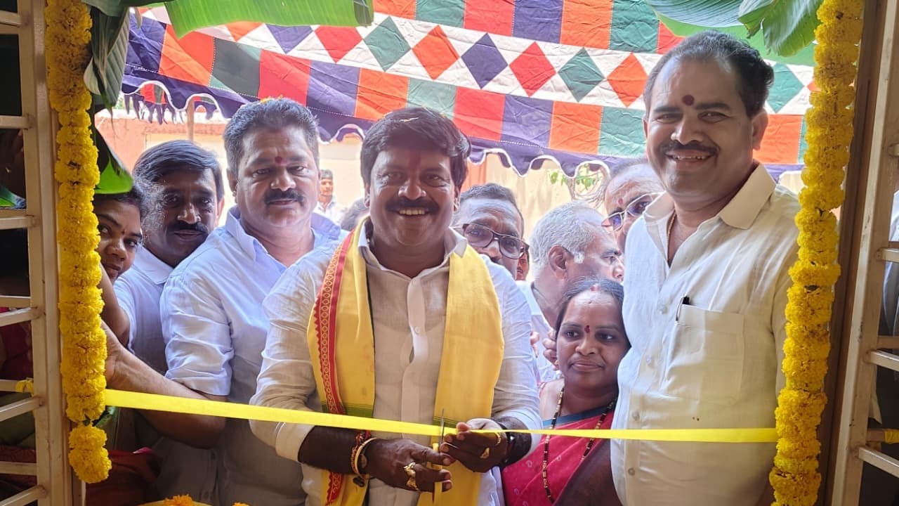 అదనపు గదులను ప్రారంభించిన ఎమ్మెల్యే గోవిందరావు