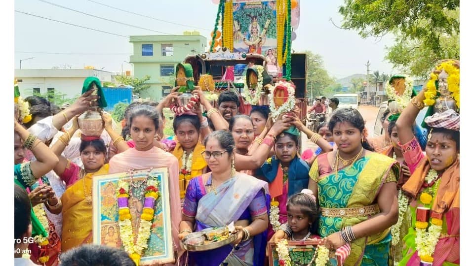 హోళగుందలో ఘనంగా శ్రీ వాసవి కన్యకా పరమేశ్వరి జయంతి వేడుకలు