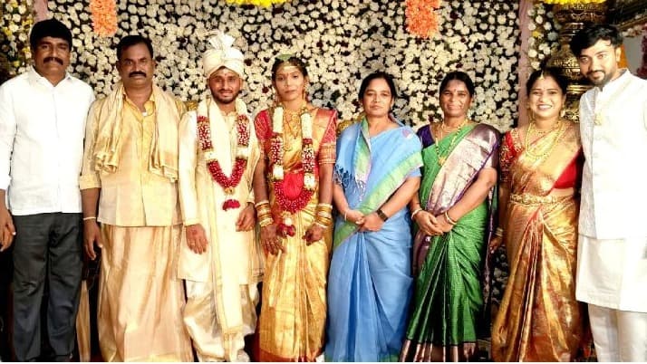 వివాహ, గృహప్రవేశ కార్యక్రమాల్లో పాల్గొన్న ఎమ్మెల్యే పరిటాల సునీతమ్మ