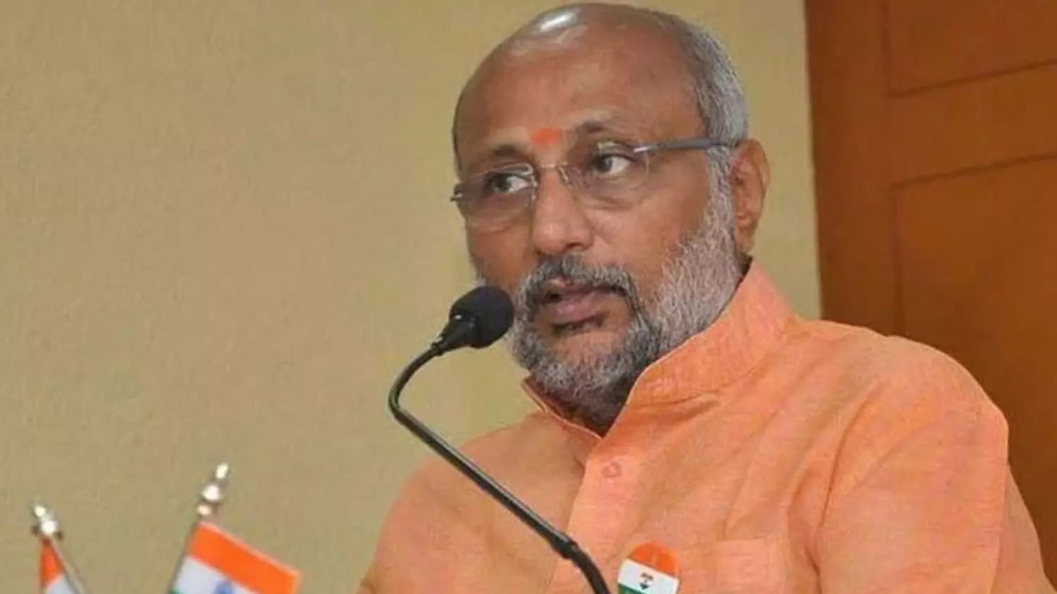 అరసవల్లి సూర్యనారాయణ స్వామి దర్శనం చేసిన ఉపరాష్ట్రపతి సీపీ రాధాకృష్ణన్
