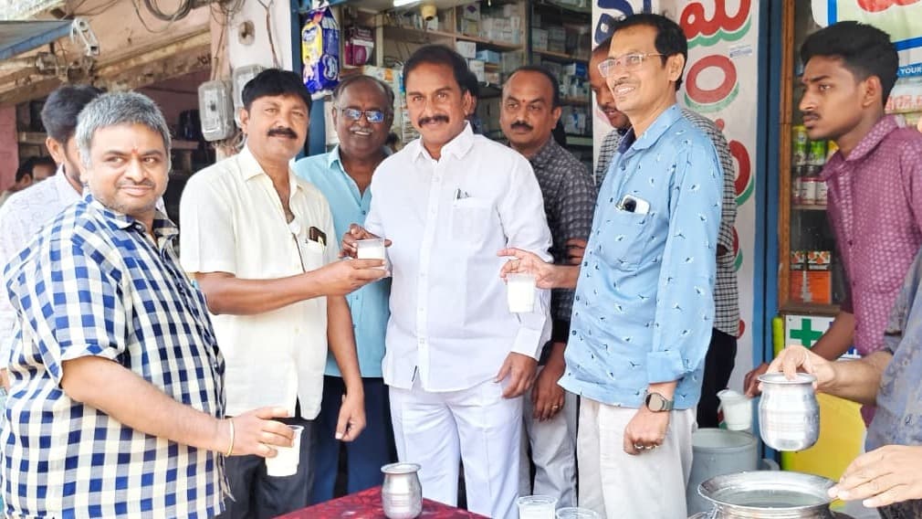 జగ్గయ్యపేటలో మజ్జిగ చలివేంద్రం ప్రారంభించిన ఎమ్మెల్యే శ్రీరాం రాజగోపాల్ తాతయ్య