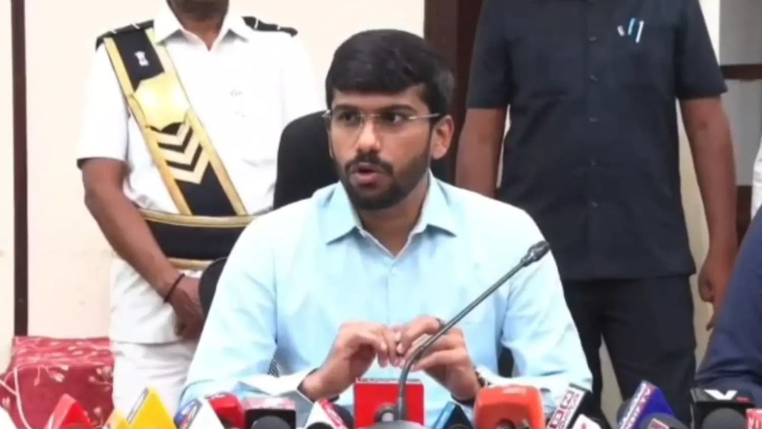 అనంతపురంలో పెట్రోల్, డీజిల్ కొరత లేదని కలెక్టర్ స్పష్టీకరణ..