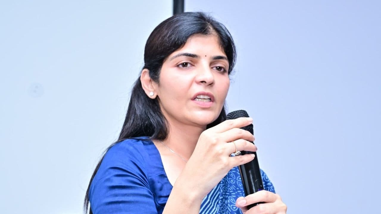 మహిళా బిల్లు ప్రవేశపెట్టడం చారిత్రక ఘట్టం.. అలాంటి బిల్లును ప్రతిపక్షాలు అడ్డుకోవడం బాధాకరం
