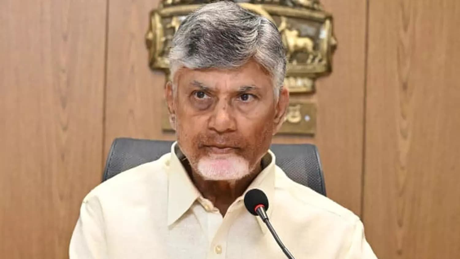 కృత్రిమ కొరత సృష్టిస్తే కఠిన చర్యలు తప్పవు.. సీఎం చంద్రబాబు హెచ్చరిక