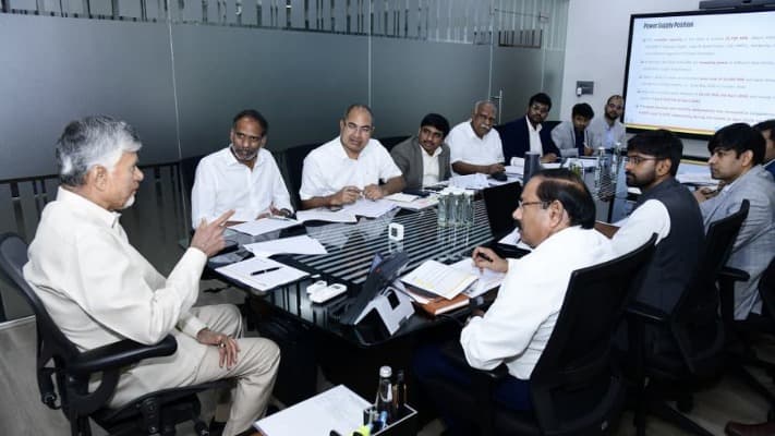 విద్యుత్ కొనుగోలు ఛార్జీలు తగ్గించేందుకు ప్రణాళికలు రూపొందించాలి : సీఎం చంద్రబాబు