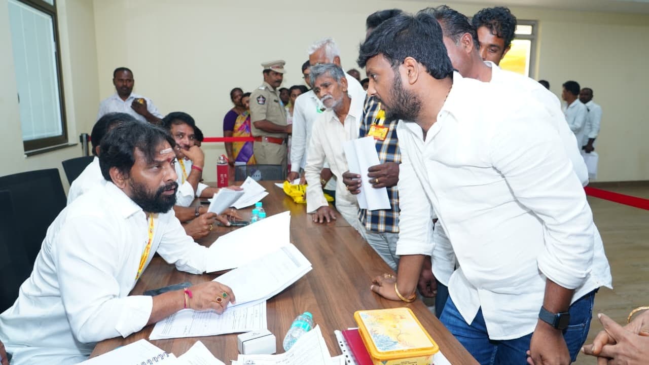 టీడీపీ గ్రీవెన్స్‌లో భూకబ్జాలు, నకిలీ డాక్యుమెంట్లు వెల్లడి.. ప్రజా వినతులతో ఉత్కంఠ