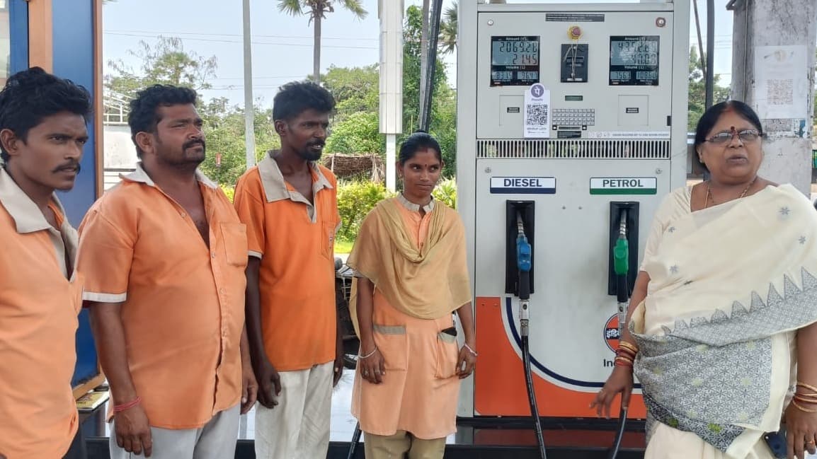 హెచ్.పి పెట్రోల్ బంక్‌పై ఆకస్మిక తనిఖీ చేసిన ఎమ్మెల్యే కోళ్ల లలిత కుమారి.