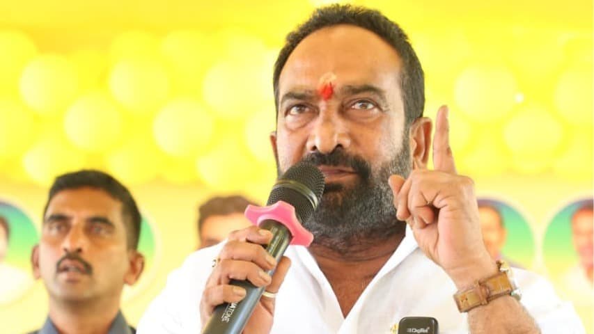 మాచర్ల ఎమ్మెల్యే కారు పై దాడి యత్నం.. రెంటచింతలలో ఉద్రిక్తత