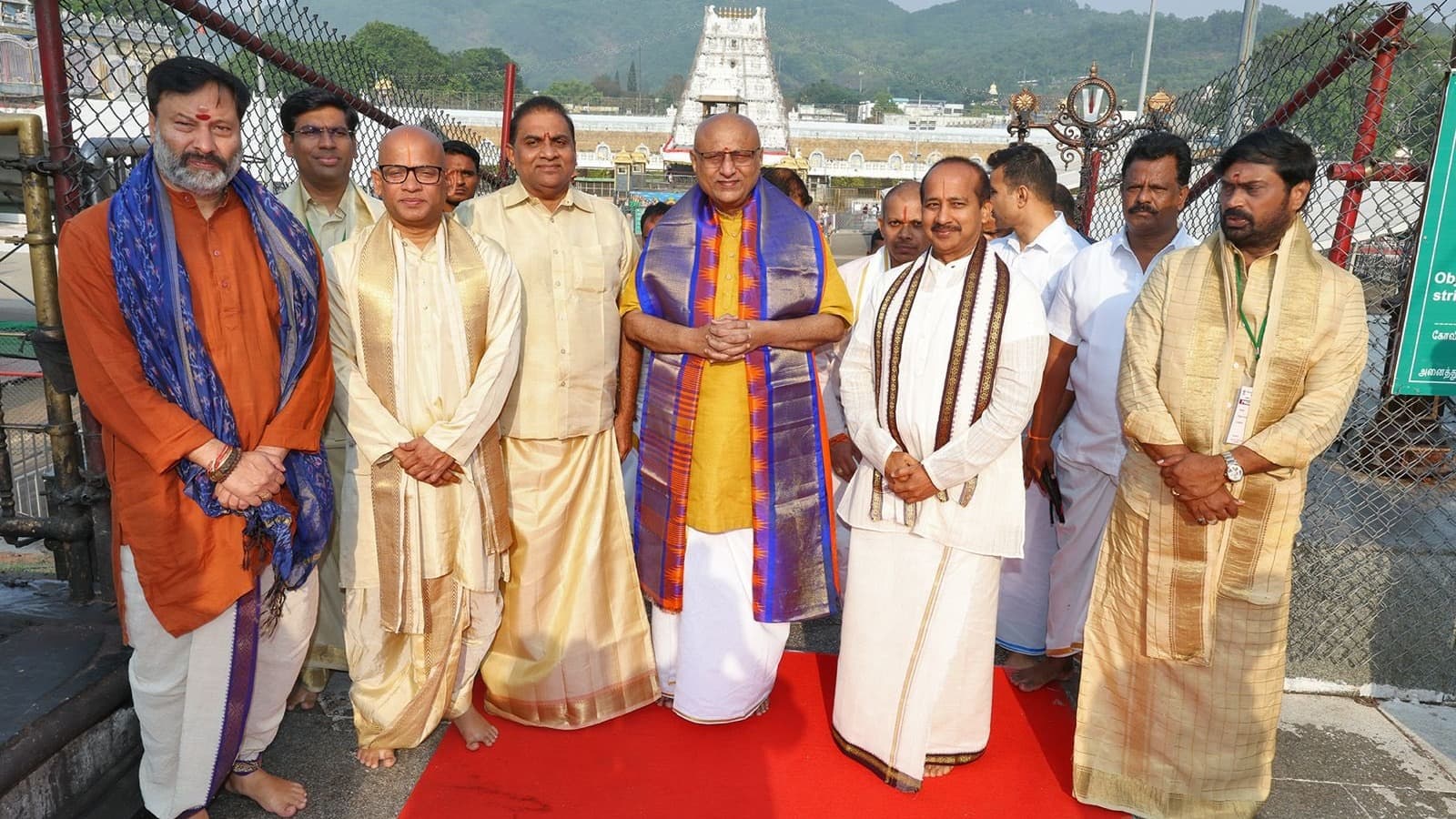 తిరుమలలో శ్రీవారిని దర్శించుకున్న ఉపరాష్ట్రపతి సీపీ రాధాకృష్ణన్