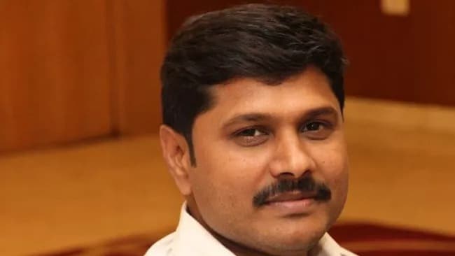 పూడి శ్రీహరికి సుప్రీంకోర్టులో ఊరట లభించని పరిస్థితి