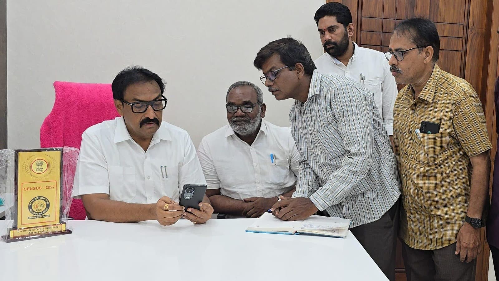 జనగణన 2027 విజయవంతం చేయాలి : స్వీయ నమోదు చేసిన ఎమ్మెల్యే బండారు సత్యానందరావు