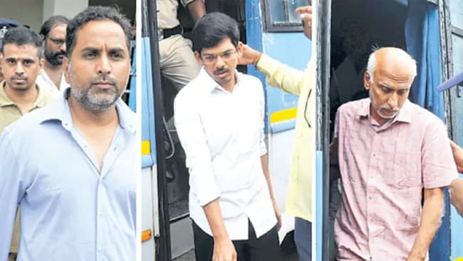 ఏపీ మద్యం కుంభకోణం కేసులో నిందితులకు హైకోర్టు తాత్కాలిక ఊరట