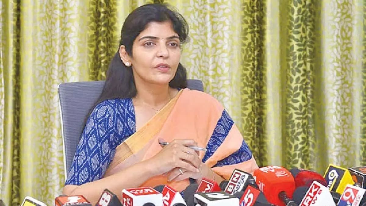 విశాఖ ఎక్స్‌ప్రెస్ ఘటనపై ఏపీ మహిళా కమిషన్ ఆరా