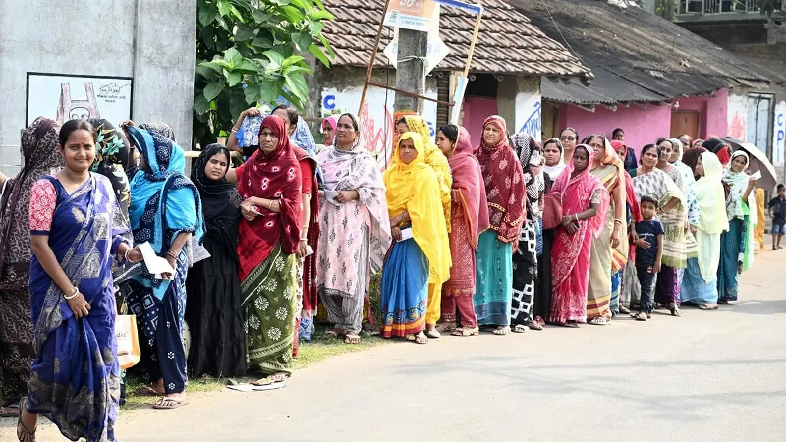 పశ్చిమ బెంగాల్ తుది దశ పోలింగ్ ఉత్సాహం..