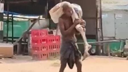 వీడియో వైరల్ తర్వాత రూ.19,402 డబ్బులు విడుదల చేసిన బ్యాంకు అధికారులు