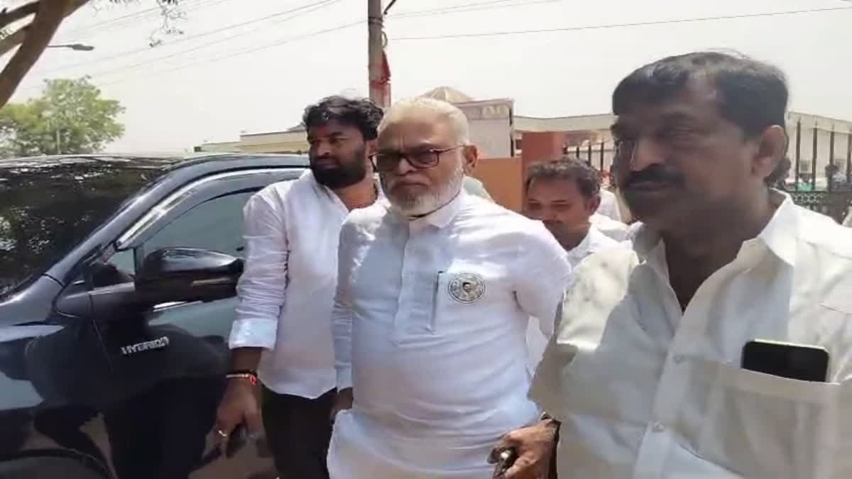 వేంపల్లి పీఎస్‌లో విచారణకు హాజరైన అంబటి రాంబాబు
