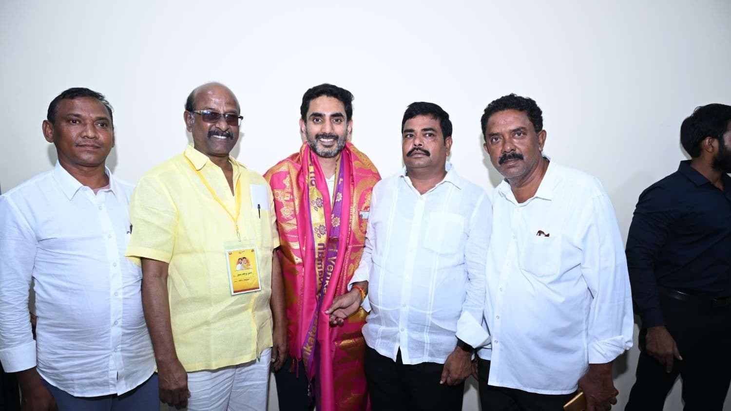 నారా లోకేష్‌ను సత్కరించిన కుప్పాల వెంకటసుబ్బయ్య