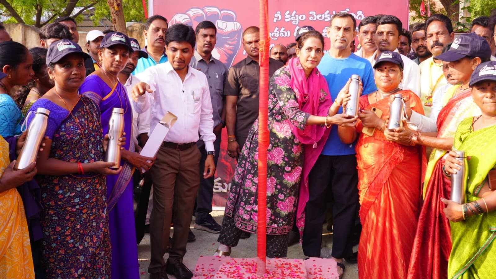 కడపలో మే డే వేడుకలు… మున్సిపల్ కార్మికులతో కలిసి పాల్గొన్న ఎమ్మెల్యే మాధవి, శ్రీనివాస రెడ్డి