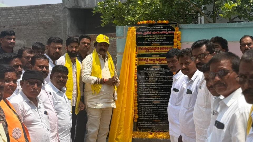 పామిడిలో రూ.25 లక్షలతో నూతన సీసీ డ్రైన్లు ప్రారంభించిన ఎమ్మెల్యే గుమ్మనూరు జయరాం