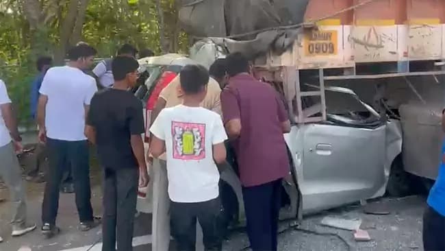 శంషాబాద్ ఓఆర్ఆర్ వద్ద ఘోర ప్రమాదం… ఆగి ఉన్న లారీని ఢీకొట్టిన కారు