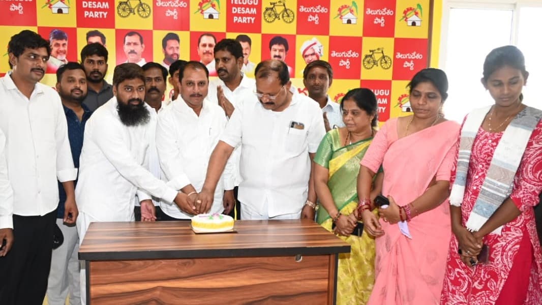 కార్మికులు బాగుంటేనే దేశం బాగుంటుంది : మేడేలో ఎమ్మెల్యే దగ్గుపాటి ప్రసాద్