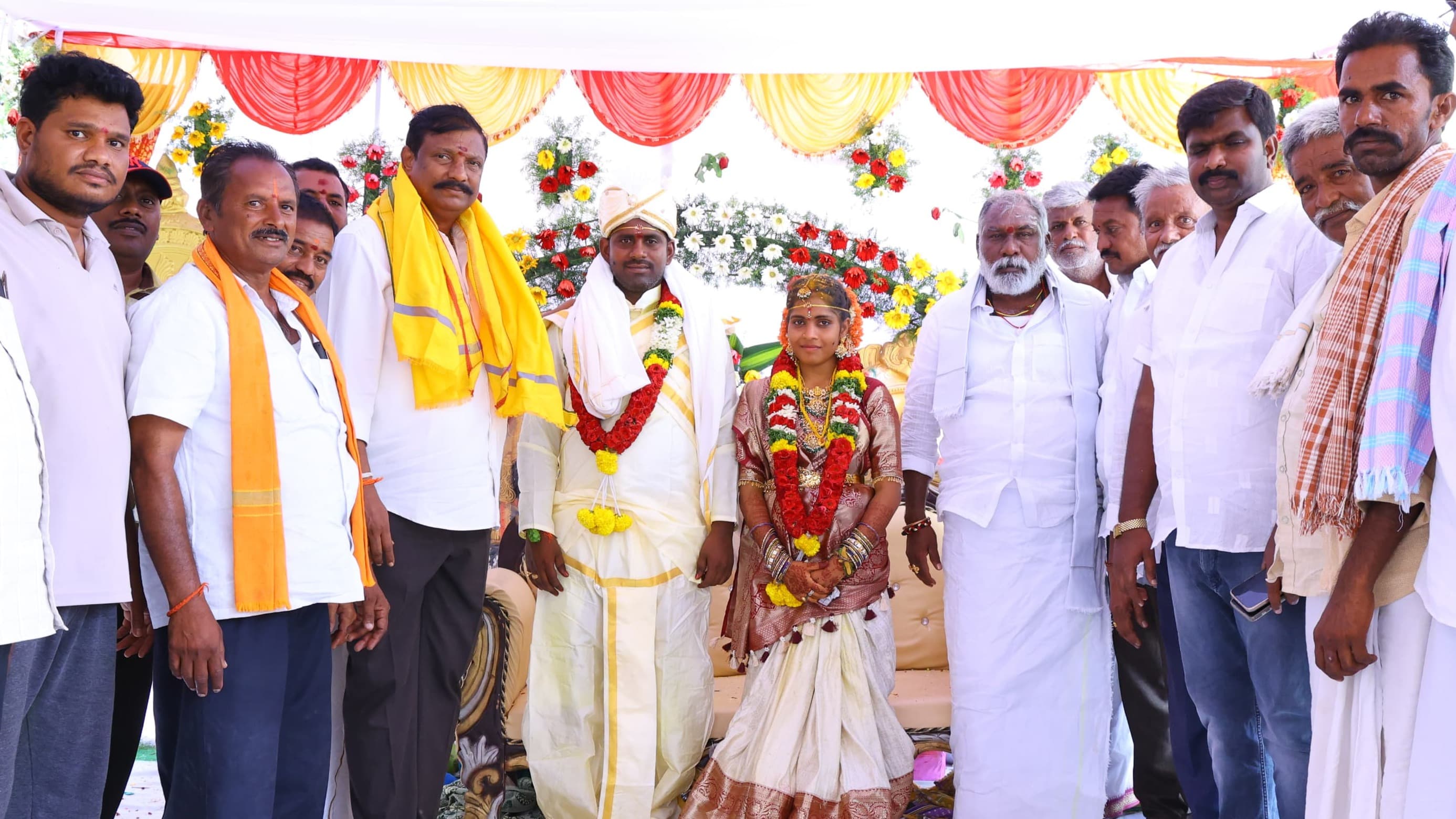 మార్కాపురం ఎమ్మెల్యే కందుల నారాయణరెడ్డి పలు వివాహ వేడుకల్లో పాల్గొని నూతన వధూవరులకు శుభాకాంక్షలు
