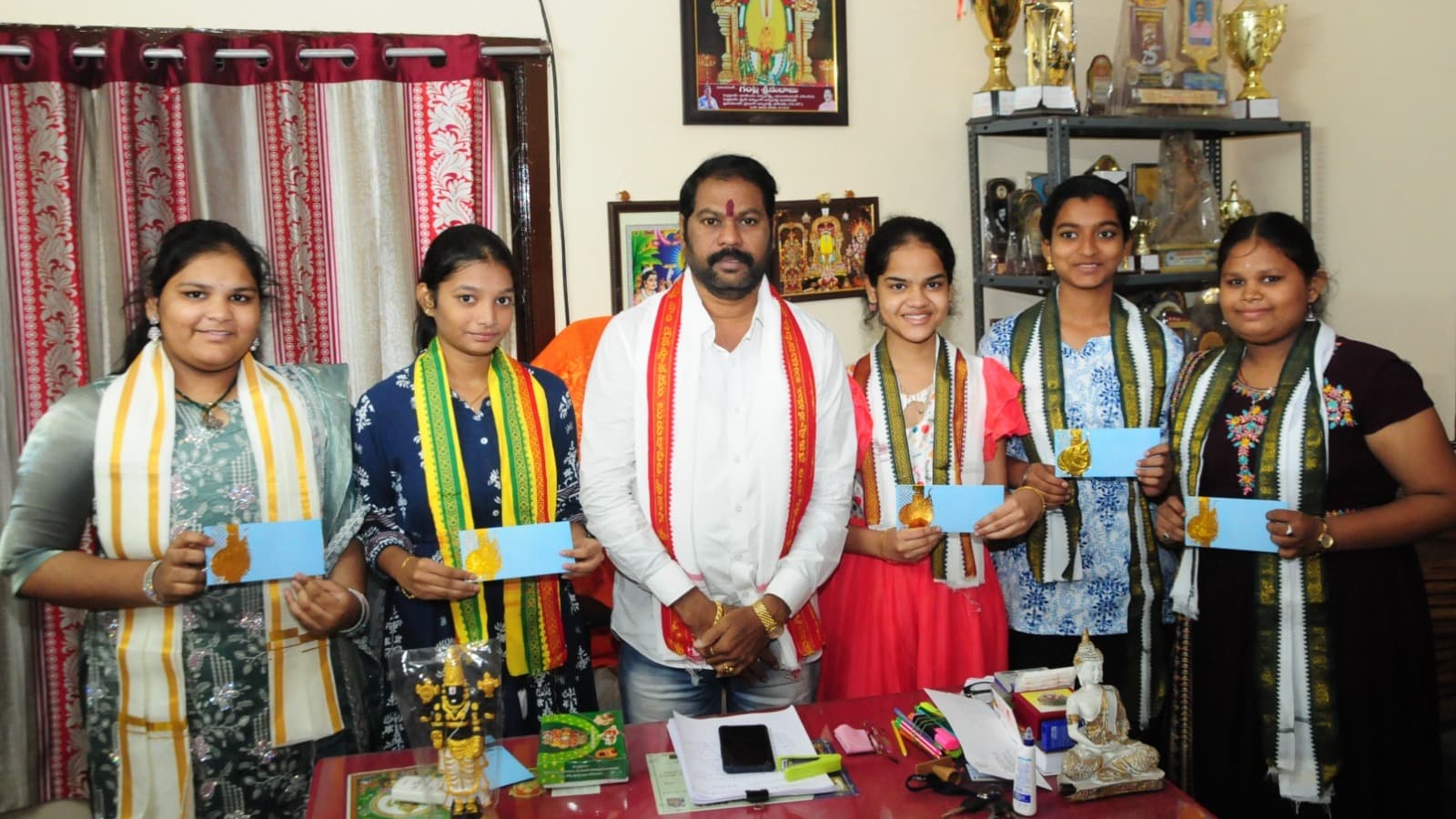 10వ తరగతిలో వారి ప్రతిభ ప్రశంసనీయం : గంట్ల శ్రీనుబాబు