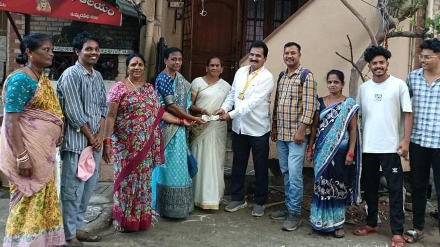 ఎన్టీఆర్ భరోసా పెన్షన్లు పంపిణీ చేసిన ఎర్రబెల్లి ప్రభాకర్ రావు