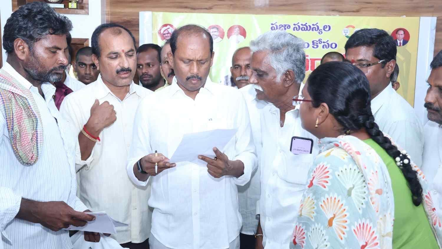 ప్రజా సమస్యల పరిష్కారానికే ప్రజా దర్బార్ నిర్వహించిన ఎమ్మెల్యే బి.ఎన్. విజయ్ కుమార్