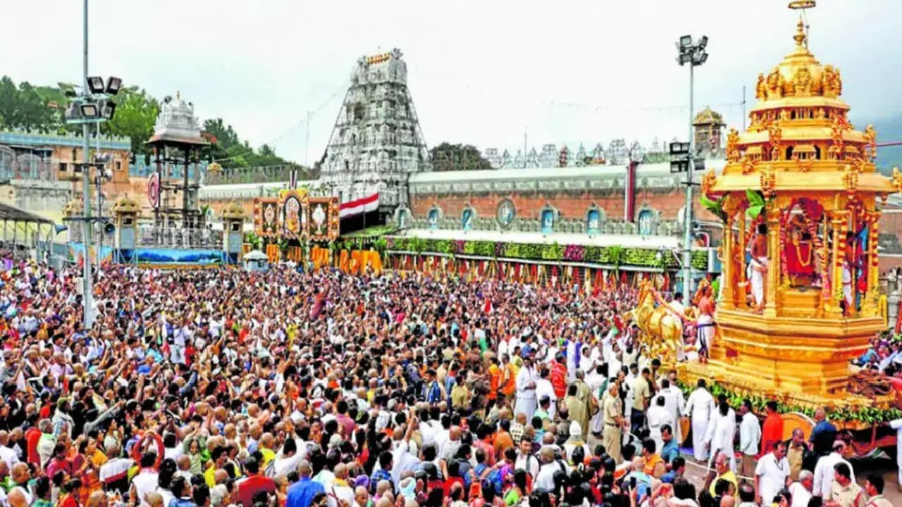 తిరుమలలో భక్తుల రద్దీ కొనసాగుతోంది..
