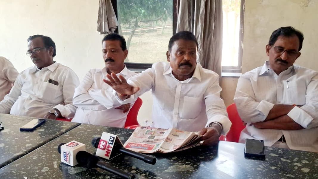 ఇసుక మాఫియాపై కొమరా వెంకట నరసయ్య ధ్వజం..