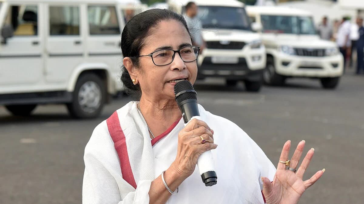 గవర్నర్ అపాయింట్‌మెంట్ కోరిన మమతా బెనర్జీ