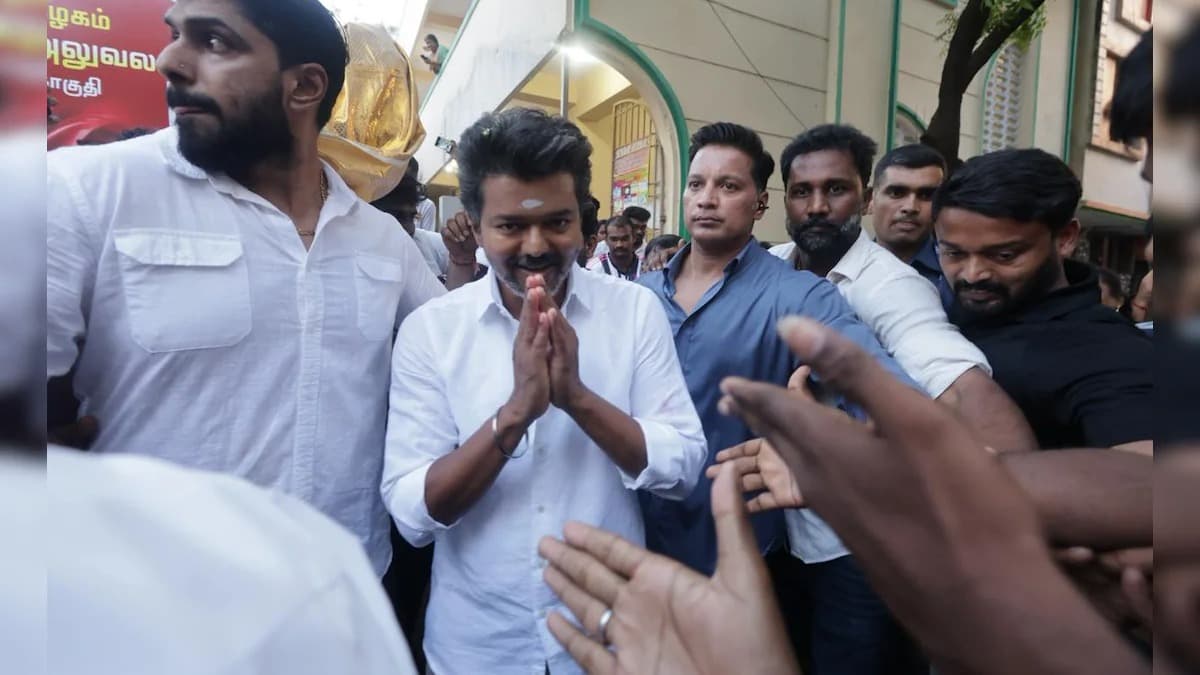 తండ్రిని కలిసేందుకు బయలుదేరిన టీవీకే అధినేత