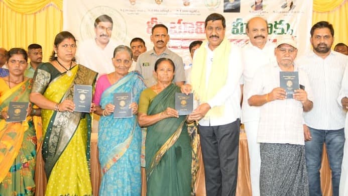 రాజముద్రతో కొత్త పట్టాదారు పాసుపుస్తకాలు : మంత్రి బీసీ జనార్దన్ రెడ్డి