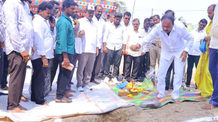 గ్రామీణ ఆరోగ్య అభివృద్ధికి శ్రీకారం – శ్రీ మద్దులూరి మాలకొండయ్య శంకుస్థాపన