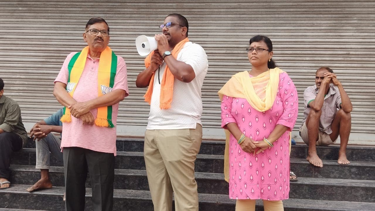 హేమంత్ కుమార్ నేతృత్వంలో భవన నిర్మాణ కార్మికులతో చాయ్ పే చర్చ